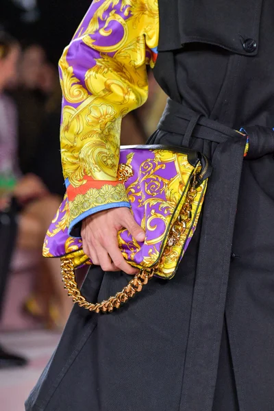 Look 14